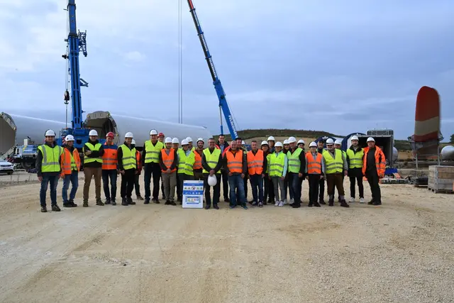 Die Gemeinderäte aus Gnadendorf und Stronsdorf haben die Baustelle besichtigt. | Foto: www.markus-goestl.at