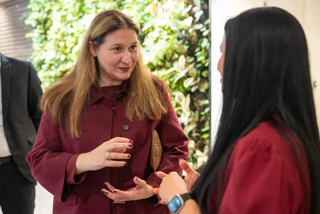 Wirtschaftstadträtin Barbara Novak (SPÖ) war am Montag bei der Zentrale der Erste Bank und Sparkassen zu Besuch. | Foto: Valentina Marinelić/MeinBezirk