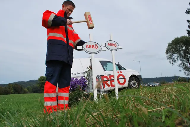 Rund 200 weiße Kreuze werden aufgestellt. | Foto: Arbö