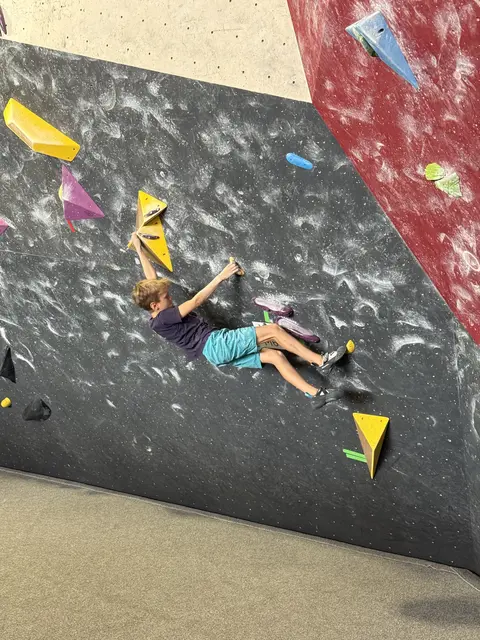 Insgesamt 120 Teilnehmerinnen und Teilnehmer gingen bei den Landesmeisterschaften im Bouldern in Leoben an den Start.  | Foto: Boulderpoint Leoben