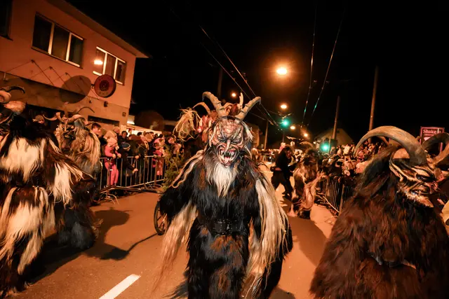 Die Alt-Gnigler Krampus- und Perchtenpass feiert ein Jubiläum und lädt zum 50. Gnigler Krampuslauf. Heuer findet der Lauf am 29. November statt.
 | Foto: Laurin Christl/Altgnigler