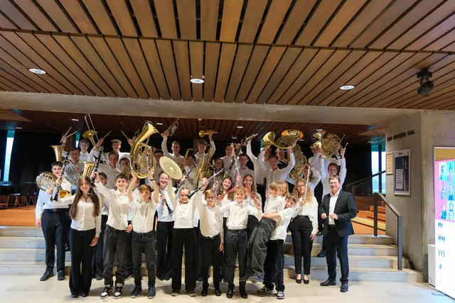 Das Jugendblasorchester St. Rupert-musikum unter der Leitung von Klaus Vinatzer (rechts) | Foto: Österreichische Blasmusikjugend
