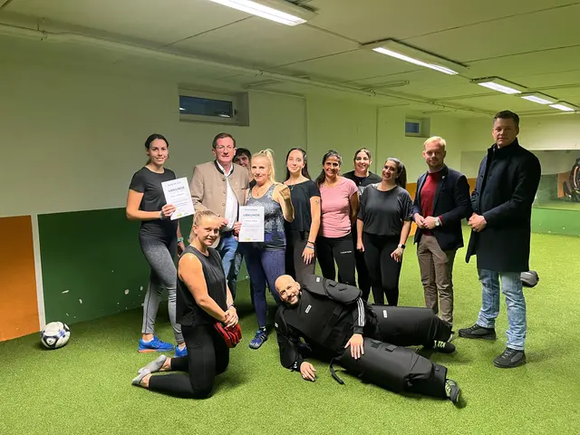 Teilnehmerinnen stärken Selbstbewusstsein und Sicherheit durch praxisnahe Übungen. | Foto:  Büro LH-Stv. Udo Landbauer