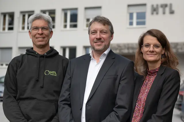(v.l.) Werkstättenleiter Harald Falschlunger, Schulleiter Florian Müller und Administratorin Claudia Hrabowski. Gemeinsam bilden sie das Leitungsteam der HTL Fulpmes. | Foto: HTL Fulpmes 