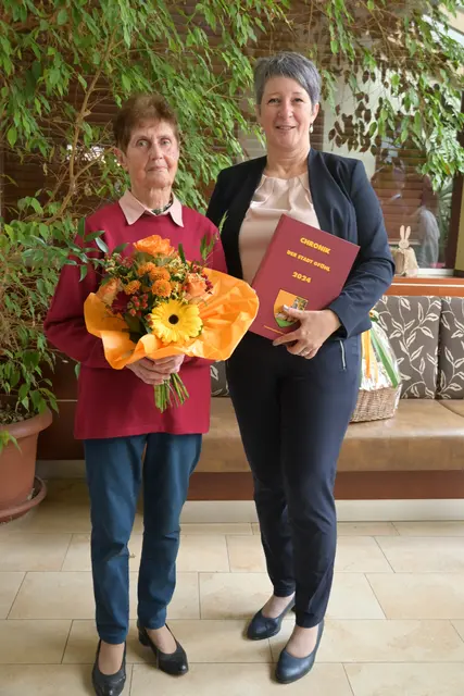 Hilda Endl mit Vizebürgermeisterin Gabriela Dietl (ÖVP). | Foto: Stadtgemeinde Gföhl