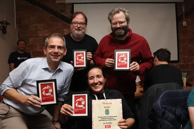 Claudia Lösch mit ihren „Mit-Quizzern" Stefan Wiborny, Michael Schimek und Rainer Patzl. | Foto: Michael Domanig