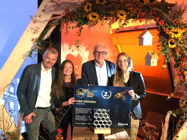 Michael Lagler, Stella Winkler, Direktor Hannes Scherzer, Anja Fussi | Foto: HAK Althofen