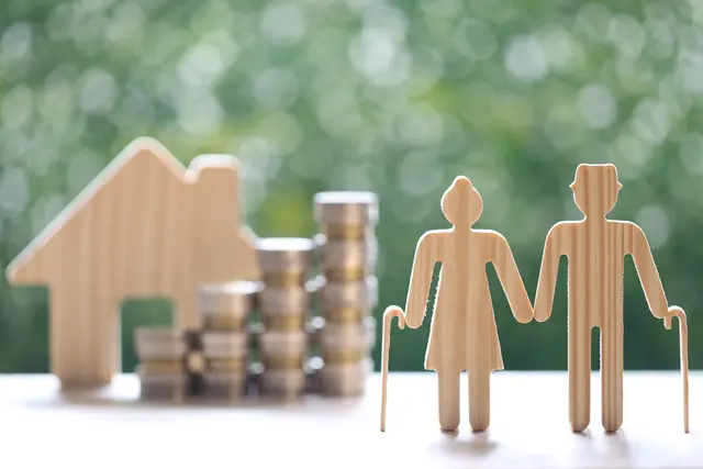 Wissenslücken beim Thema Pension sind in Österreich weitverbreitet. Wie eine Umfrage gezeigt hat, wird etwa die durchschnittliche Pensionshöhe deutlich unterschätzt. | Foto: Shutterstock / Monthira