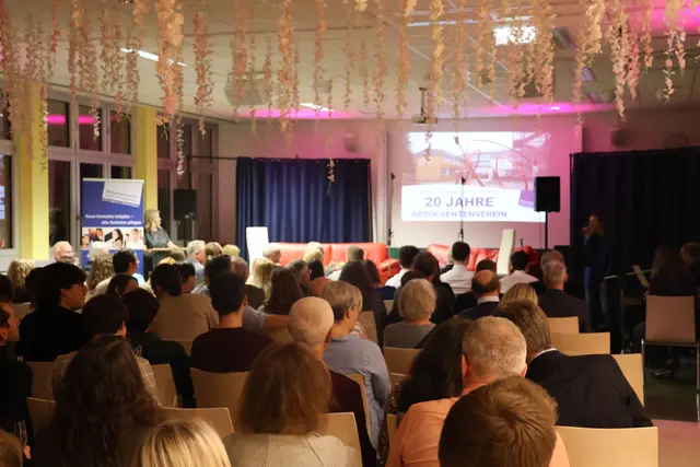 Volles Haus bei der Jubiläumsfeier des Absolventenvereins des Gymnasium Wieselburg | Foto: Philipp Schaupp