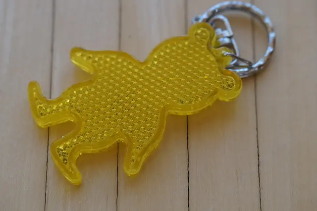 Besonders Kinder sind beim abendlichen „Süßes, sonst gibt’s Saures“-Rundgang oft schwer zu erkennen. Wer reflektierende Materialien oder leuchtende Accessoires ins Kostüm einbaut, trägt aktiv zur eigenen Sicherheit bei. | Foto: pixabay