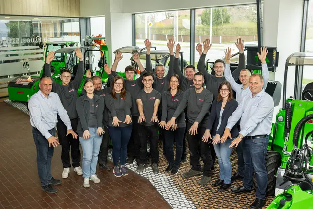 Das Team der Strobl Austria GmbH in Waidhofen/Thaya  | Foto: Strobl Austria