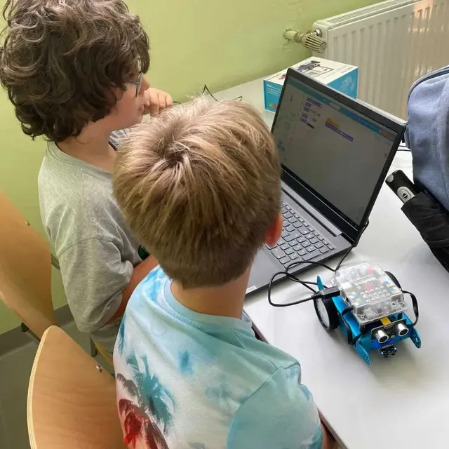 Beim Projekt MINT-Pilots wird ein spielerischer Zugang zu Technik und Naturwissenschaft forciert. | Foto: akzente Salzburg