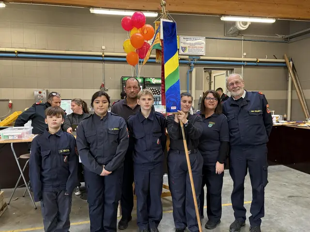 Für die Feuerwehrjugend gab es eine neue Fahne | Foto: Michael Sabadello