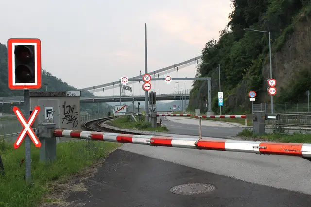 Von Montag bis Freitag, zwischen 5 und 9 Uhr, ist die Einfahrt von der Rohrbacher Straße (B127) in die Obere Donaustraße in Alt-Urfahr gestattet. Diese Route dient als Ausweichroute zur Rudolfstraße, die zu Stoßzeiten laut Land OÖ noch immer überlastet ist. | Foto: MeinBezirk/Gernot Fohler