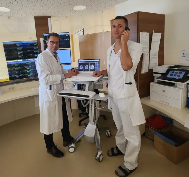 Leitender Oberarzt der Stroke Unit Nils Gotsmi und Primar Milan R. Vosko. | Foto: Landesklinikum Amstetten 
