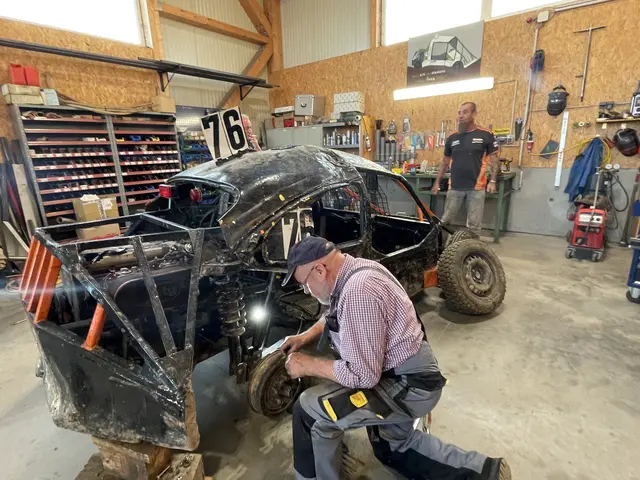 Tristan Ekker beim Schrauben | Foto: MeinBezirk Oberwart