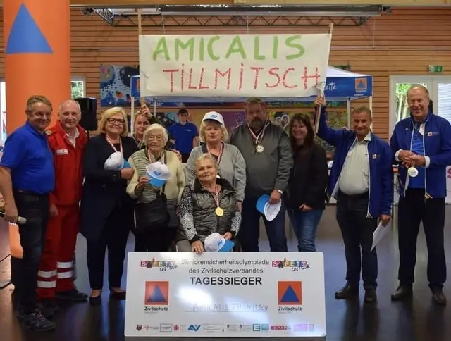 Die Siegergruppe aus der Pflegeeinrichtung Amicalis Tillmitsch mit den Organisatoren. V.l.n.r.: ZS-LGF Heribert Uhl, RK Jürgen Brunner, ZS-BL Stv. Josef Kelz und ZS-BL Peter Kirchengast. | Foto: StZSV