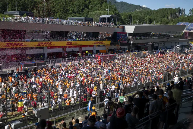 Das Boxengebäude wird im Osten (r.) erweitert. | Foto: Red Bull