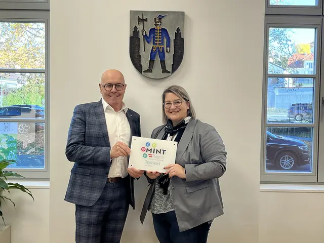 Bürgermeister Georg Rosner mit MINT-Managerin Michaela Nothnagel | Foto: Stadtgemeinde Oberwart