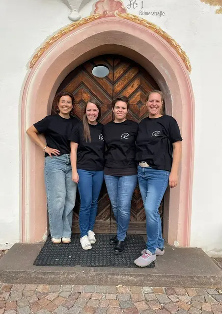 Nach einer längeren Pause feierte das Repair Café in Schönberg erfolgreich sein Comeback. Im Bild: das Team der Erwachsenenschule Mieders-Schönberg:
v.l. Regina Gietl, Lisa Salchner, Leitung Franziska Jenewein, Magdalena Knapp | Foto: Team Erwachsenenschule Mieders-Schönberg 