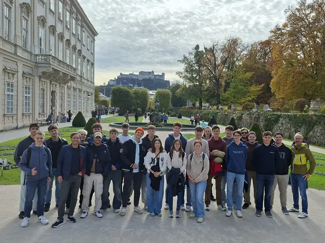 Die Automatisierungstechniker im Mirabellgarten der Stadt Salzburg.