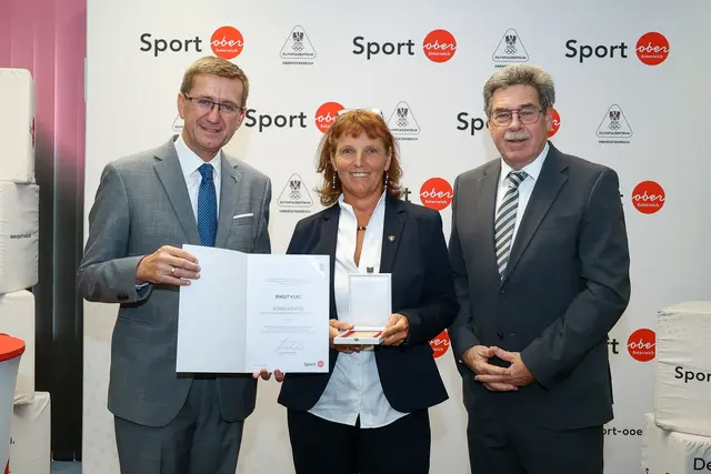 Birgit Kurz erhielt die Auszeichnung zur "Konsulentin der oö. Landesregierung für das Sportwesen". | Foto: Sportland OÖ/Binder