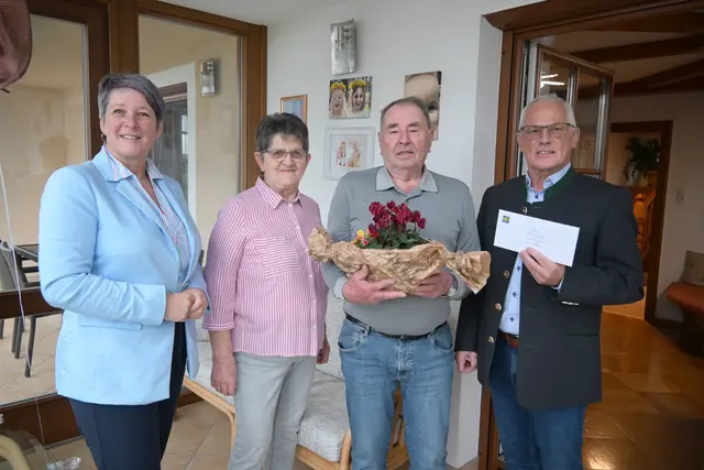Vizebürgermeisterin Gabriela Dietl (ÖVP), Elfriede &amp; Franz Pulker, Erich Hagmann (NÖ Senioren) | Foto: Stadtgemeinde Gföhl
