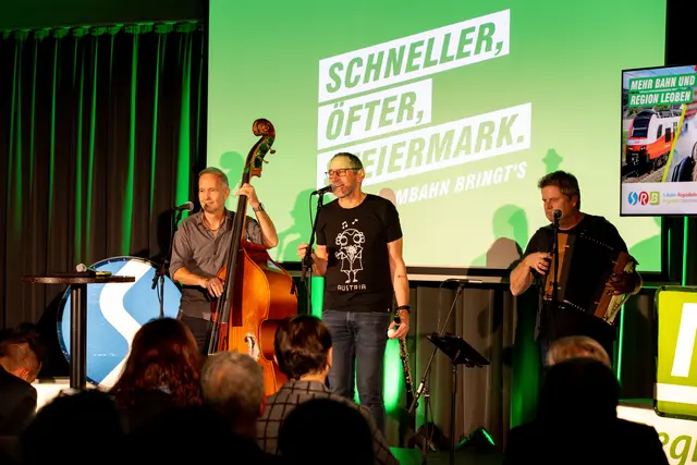 Für beste musikalische Unterhaltung sorgte "Karlbarett" während der Infoveranstaltung. | Foto: Tom Lamm