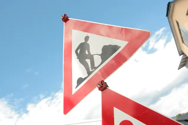 (Symbolfoto) Baustelle, Straßenverkehr, Straßenbauarbeiten. | Foto: pjw