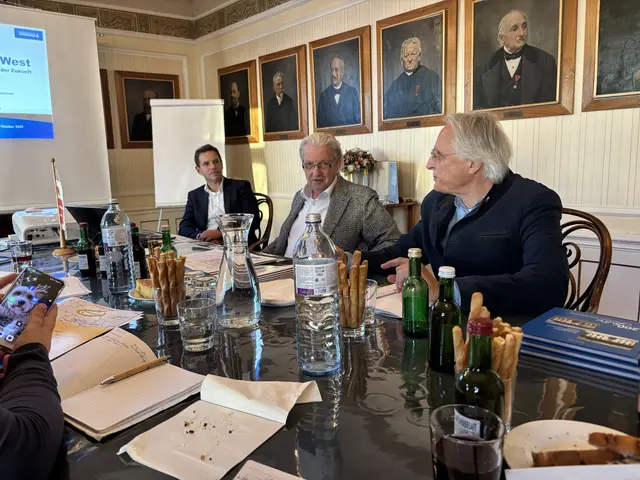 Gaben die neuesten Informationen zur Standortstudie Hollabrunn an die Pressevertreter weiter: Gunther Leeb, Alfred Babinsky, Wolfgang Traindl | Foto: Alexandra Goll