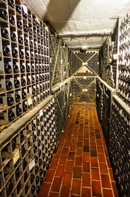Lagerhaltung von Flaschenweinen  bei Vino Koper