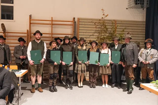 Die Jungjägerinnen und Jungjäger wurden kürzlich in Mortantsch aufgenommen und erhielten ihre Jägerbriefe. | Foto: Zweigverein Weiz des Steirischen Jagdschutzvereins