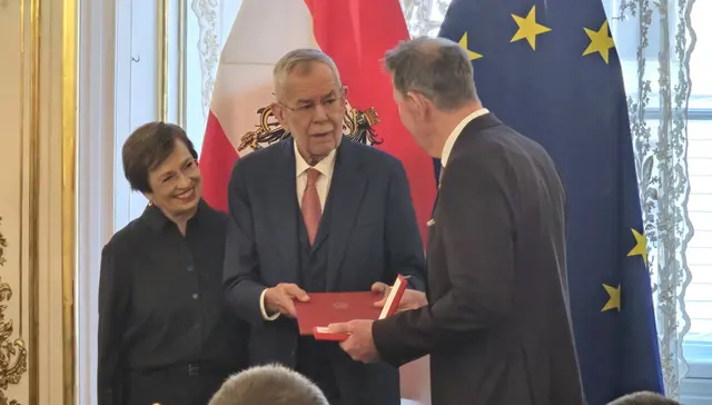 Bundespräsident Alexander Van der Bellen verlieh Josef Müller die hohe Auszeichnung. | Foto: Marktgemeinde Griffen