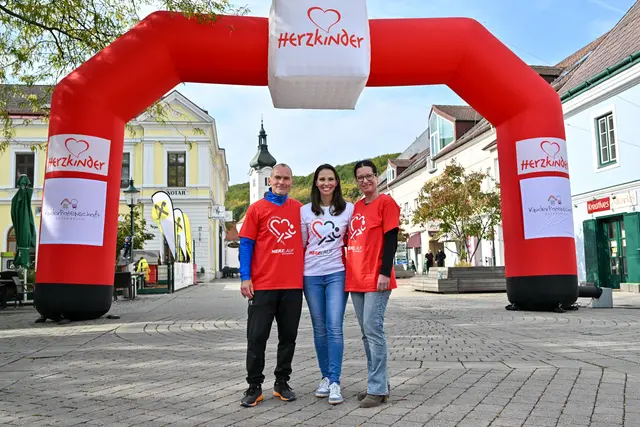 Die Organisatoren des heurigen Herzlaufs in Purkersdorf: Günther Mayer vom Verein Run4Joy und Stadträtin Jasmin Klemmer–Schlögl | Foto: Foto Moser &amp; Max Slovencik