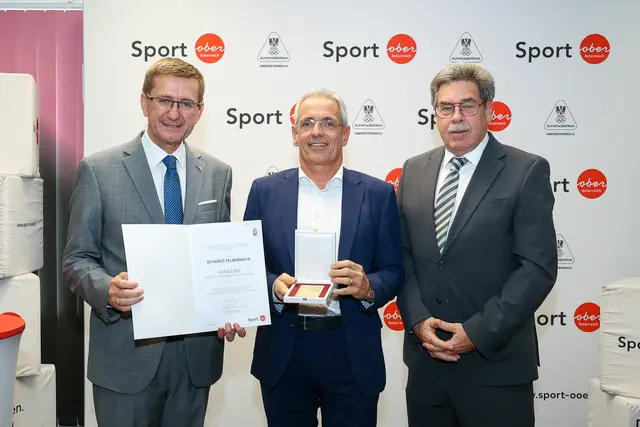 Horst Felbermayr erhielt die Auszeichnung zum "Konsulent der oö. Landesregierung für das Sportwesen". | Foto: Sportland OÖ/Binder