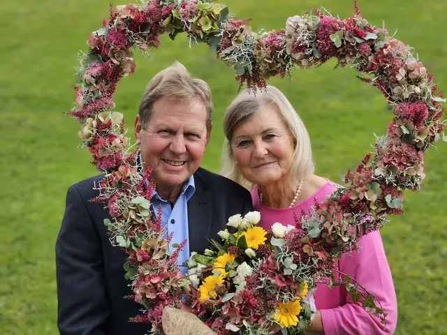 Maria und Ferdinand Pargfrieder aus Untergeng feierten ihre Goldene Hochzeit. Der Bürgermeister und die Vertretung der Pfarre wünschten dem Jubelpaar alles Gute. | Foto: Pargfrieder