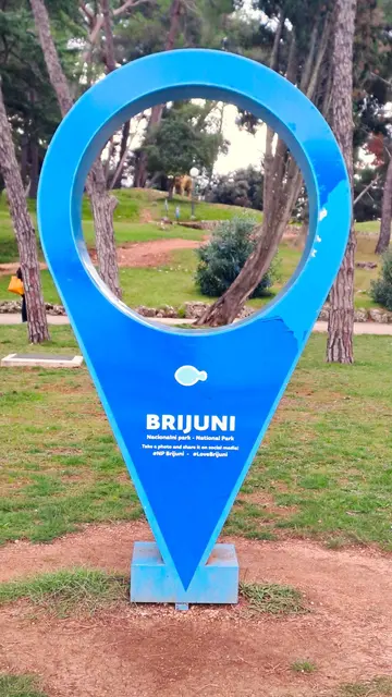 Brijuni (italienisch Brioni, deutsch Brionische Inseln) ist eine kleine Inselgruppe in der kroatischen Adria. Sie liegt vor der Küste der historischen Region Istrien 12 km vom Zentrum der Küstenstadt Pula entfernt und gehört zur Ortschaft Fažana.

Die Inselgruppe besteht aus 14 einzelnen Inseln und steht insgesamt unter Naturschutz. Die Gesamtfläche des Parks, der im Jahre 1983 gegründet wurde, beträgt inklusive der umgebenden Wasserflächen 33,9 km². Nur die größte Insel, Veliki Brijun, kann besucht werden, als individueller Besucher, auf einer geführten Ausflugstour oder als Hotelgast. aus Wikipedia