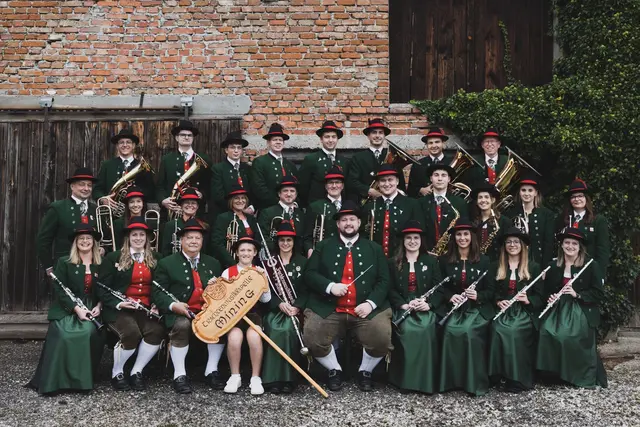 Die Trachtenmusikkapelle Mining freut sich auf zahlreiche Zuhörer bei den Herbstkonzerten im November. | Foto: Martina Gross
