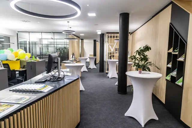 Offene Arbeitsräume und ein einladender Eingangsbereich waren mitunter die Ziele des neues Filialkonzeptes. | Foto: Cityfoto.at/Roland Pelzl