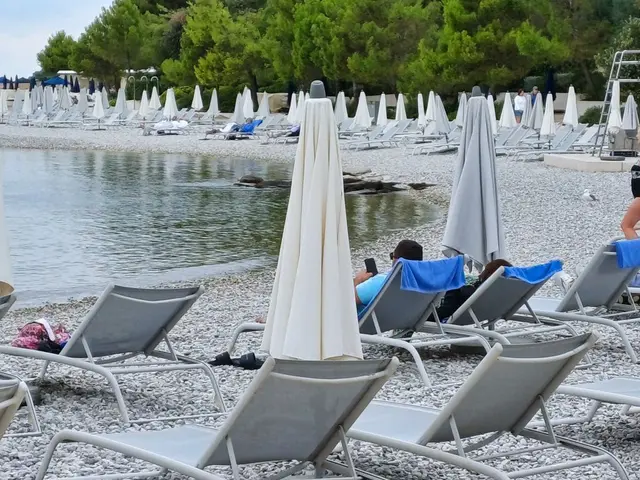 Strand beim 4* Hotel Eden in Rovijn