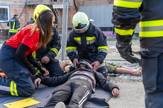 Übungsannahme war ein KFZ-Brand in einer Tiefgarage sowie mehrere vermisste Personen. | Foto: FF Rainbach im Innkreis