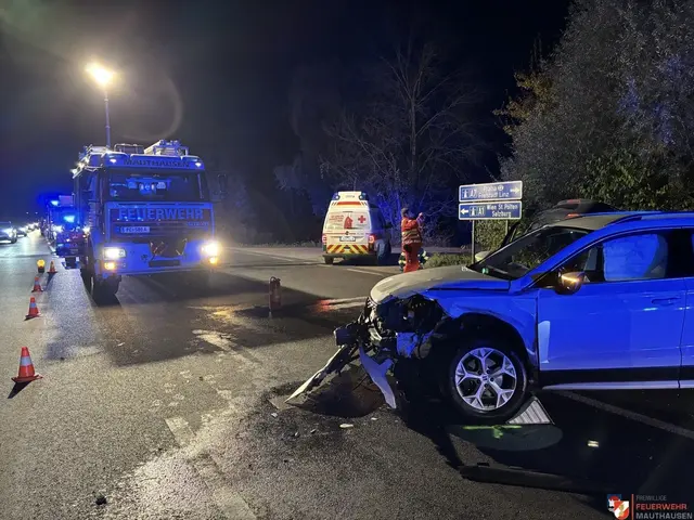 Zwei Fahrzeuge waren im Kreuzungsbereich kollidiert. | Foto: FF Mauthausen