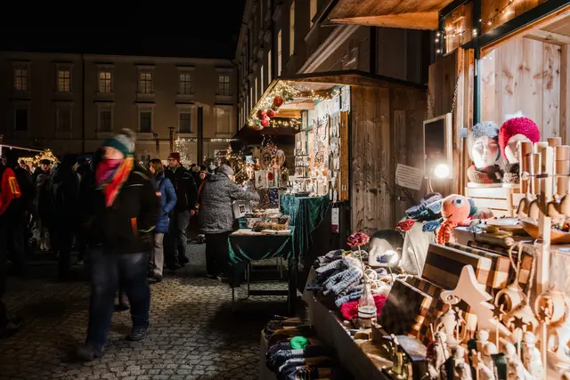 Erstmals öffnet der stimmungsvolle Adventmarkt an zwei Wochenenden seine Tore und lädt Besucherinnen und Besucher an gleich sechs Tagen zu einem unvergesslichen Adventerlebnis im historischen Benediktinerstift Admont ein. | Foto: Stift Admont/Christoph Draxl