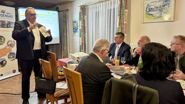 Münzbachs Bürgermeister Josef Bindreiter stellte das Projekt Nutzungskonzept für die Sanierung und Revitalisierung des Dominikanerklosters Münzbach vor. | Foto: Leader-Region Perg-Strudengau