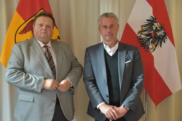 Die beiden Klubobmänner von ÖVP und FPÖ, Bernd Strobl und Norbert Hofer, wollen einen Misstrauensantrag gegen den Landeshauptmann und das "System Doskozil" stellen. | Foto: Michael Strini