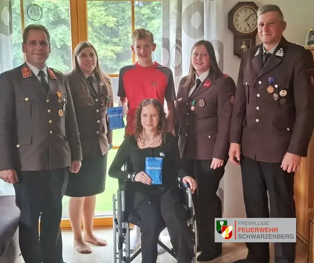 Die FF Schwarzenberg nahm eine Beihilfe vom LFK Oberösterreich entgegen und verdoppelte diese aus ihren Mitteln. Zusätzlich haben auch Kameraden der Organisation einen großen Beitrag dazugegeben, um Anna und Lukas zu unterstützen. | Foto: FF Schwarzenberg