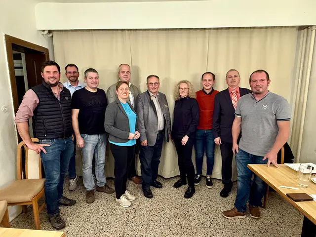 Der neu gewählte Gemeindeparteiobmann Stephan Greil mit seinem Team beim ÖVP-Gemeindeparteitag im Gasthaus Raymund in Peigarten. | Foto: ÖVP Pernersdorf