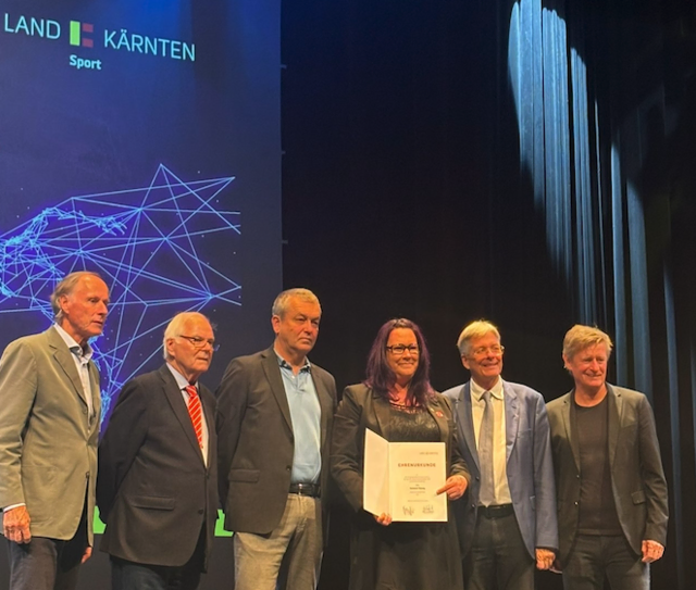 Eine stolze Stefanie Telsnig bei der Sportlerehrung am 29. Oktober. | Foto: Privat