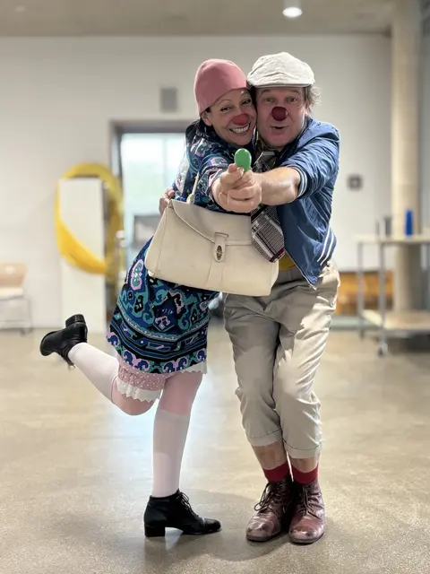 Die Rote Nasen-Clowndoctors schenken kranken Kindern im Krankenhaus durch humorvolle Clownsbesuche Freude, Mut und Lachen. | Foto: VS 7 Landskron