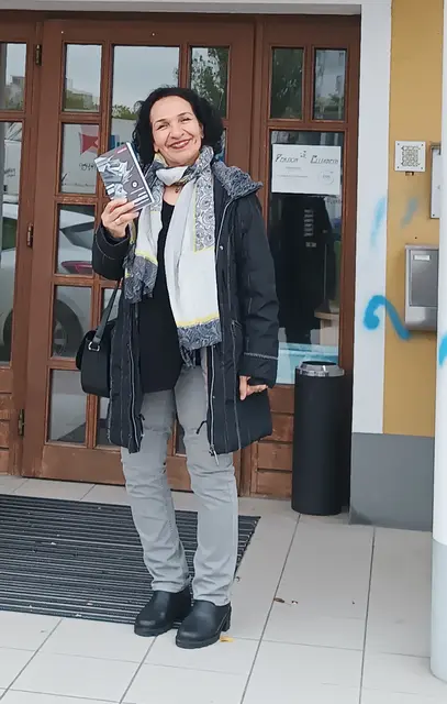 Nahid Ensafpour bei der Buchpräsentation der Jahres-Anthologie „Ungebunden“ in St. Pölten | Foto: Erwin Matl